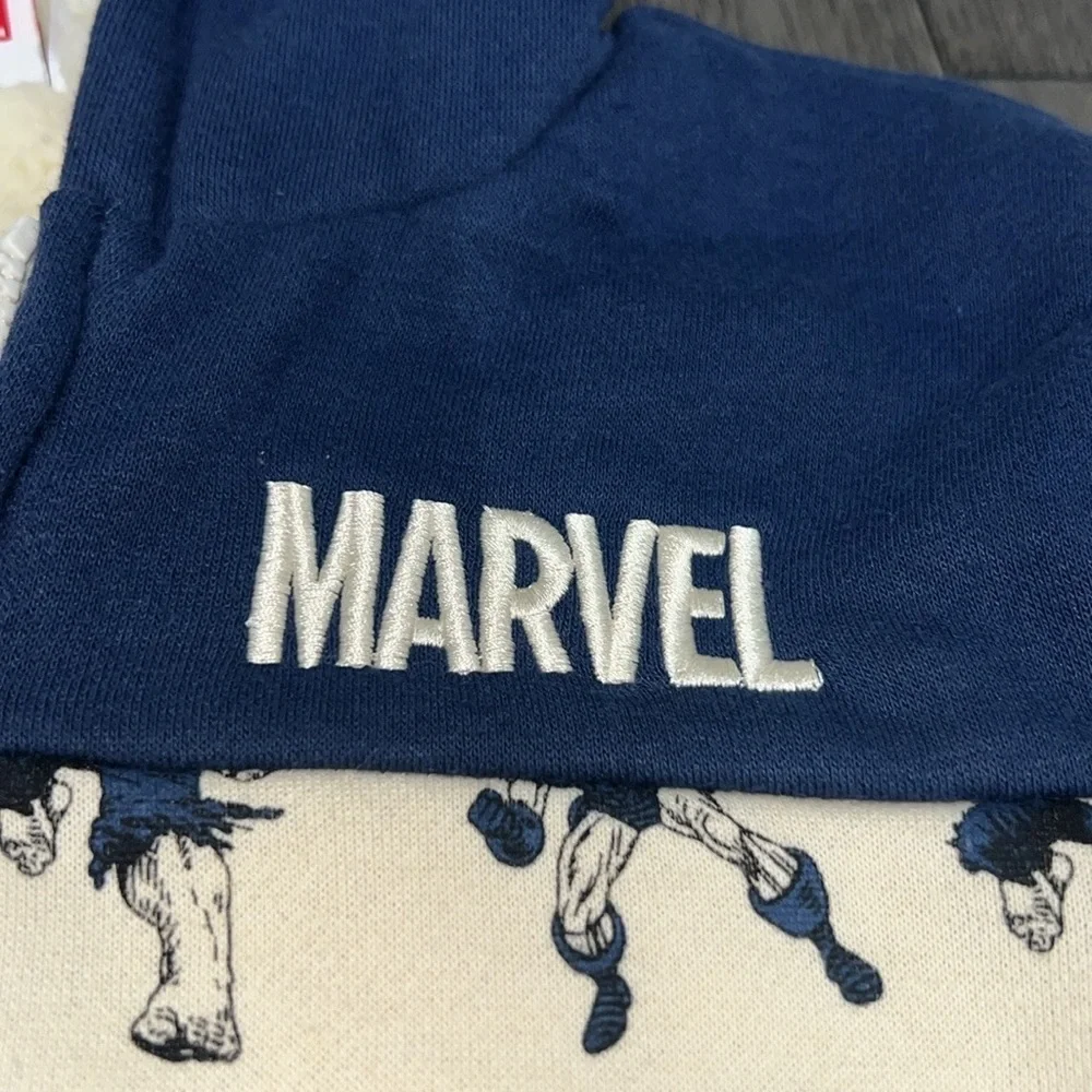 NWT plush fleece lined hooded zip up marvel sweater